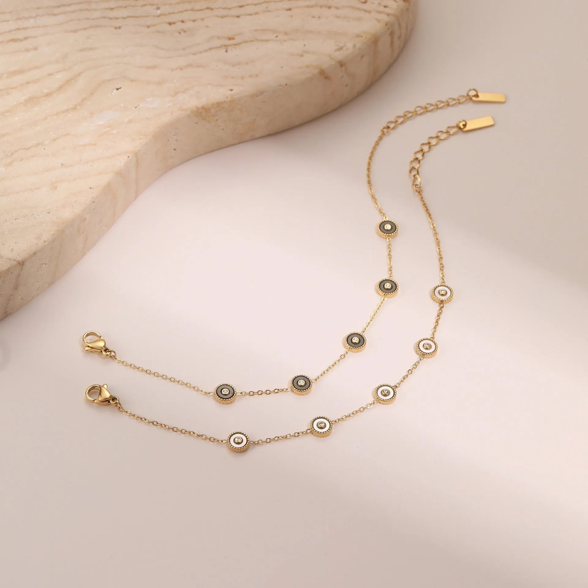 Women's stainless steel bracelet with 18K gold plating and geometric design