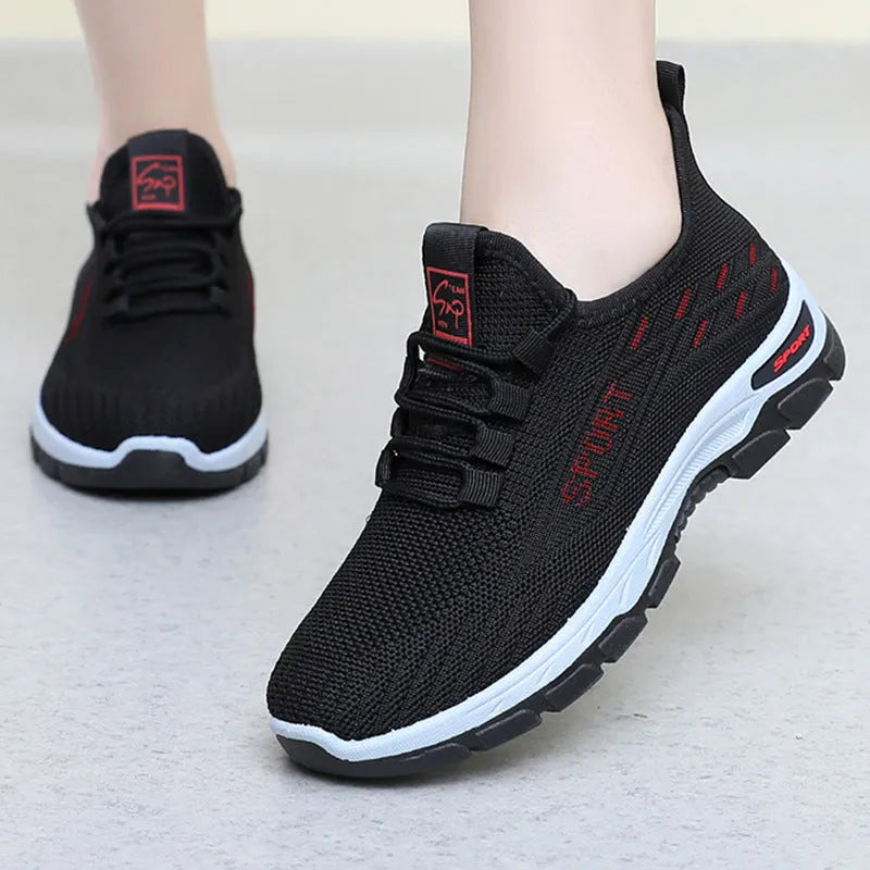 Casual sneakers with low-top design and round toe in various colours for men and women