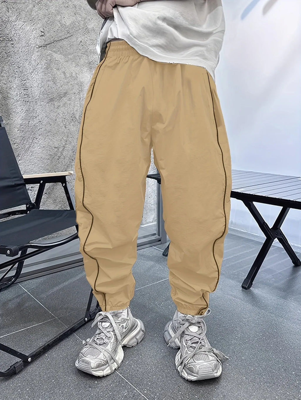 Men's loose fit casual trousers in cropped length with elastic bamboo fibre material