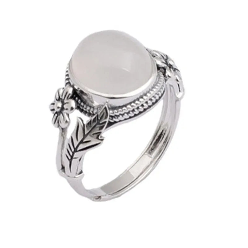 Copper vintage ring with adjustable opening and U-shaped design in white chalcedony colour