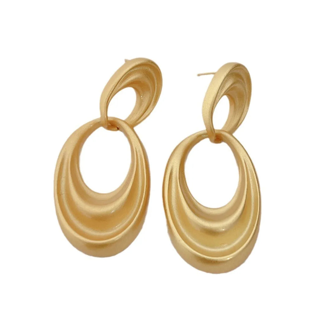 Copper double circle French retro earrings with U-shaped drop design in a plain gold quicksand finish.