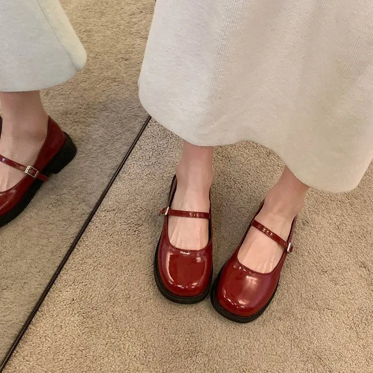 Women's solid colour vintage French style PU leather flat shoes with round toe