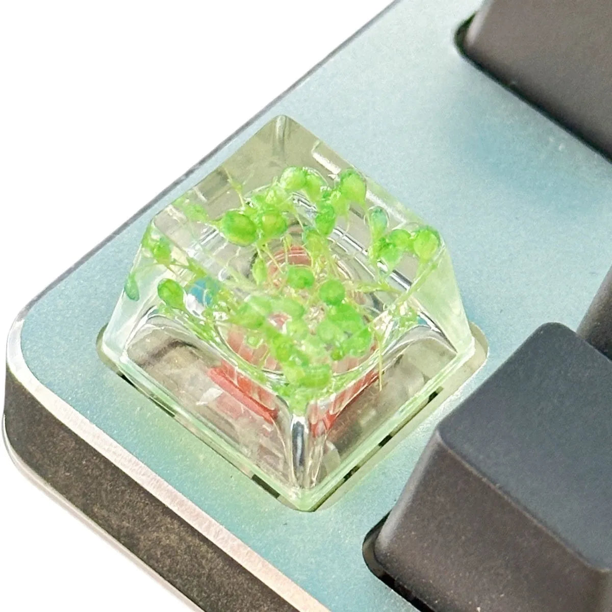 Green high-transparency resin keycap with starry sky design for mechanical keyboards