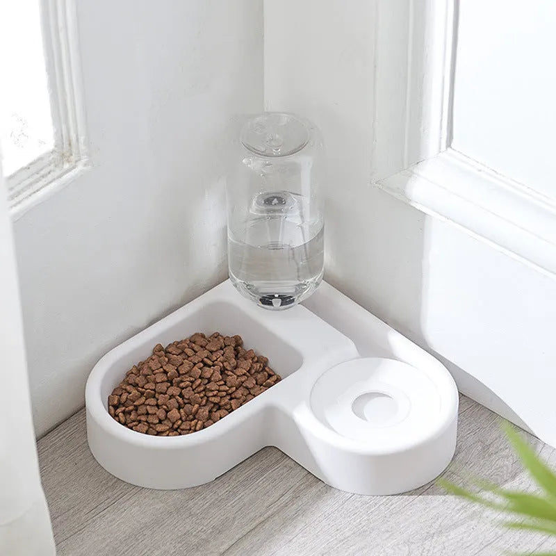 White automatic cat water fountain with 2.8 litre capacity and four flow mode settings