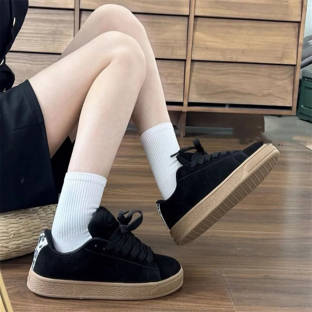 Retro black low-top sneakers with round toe, waterproof platform, and injection-moulded rubber sole