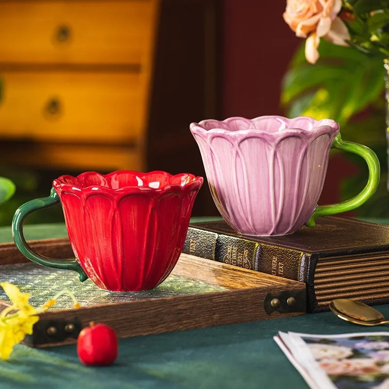Ceramic breakfast cup with pastoral flower pattern, 500ml capacity, in red or purple