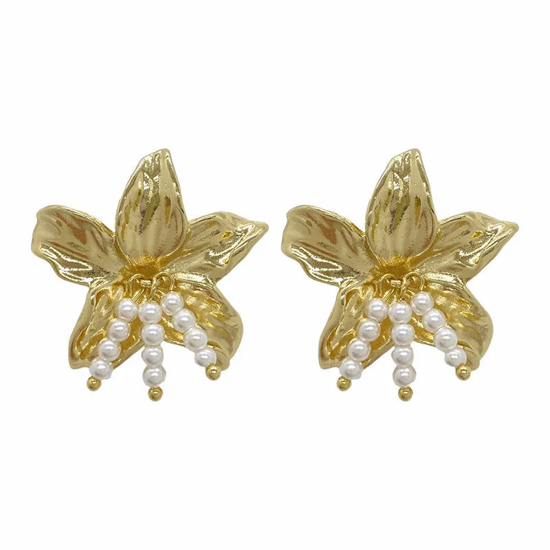Gold H1795 metal earrings with exaggerated pearl flower design for women