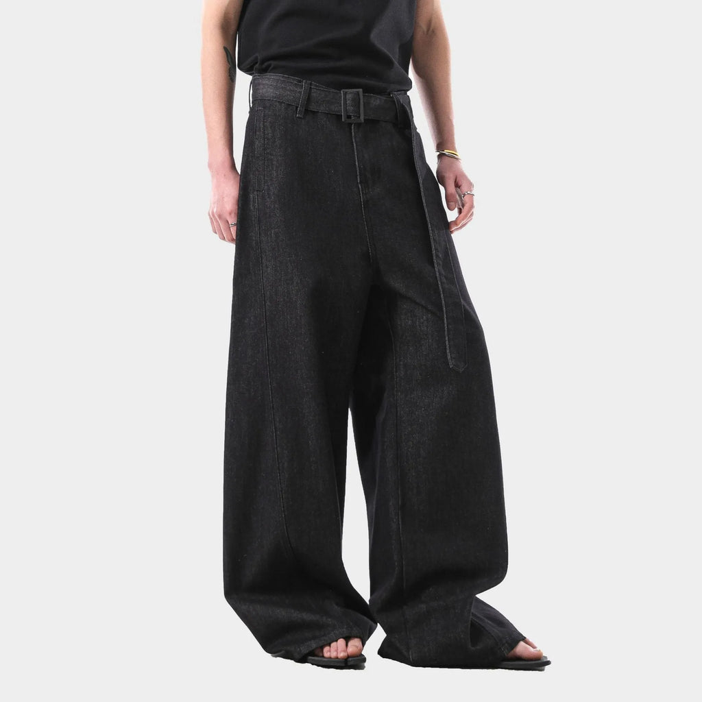 Black high-waist straight leg women's jeans with a zip fly, shown in American retro style.