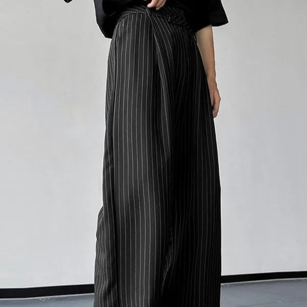 Men's black vertical striped pleated casual trousers with elastic waist