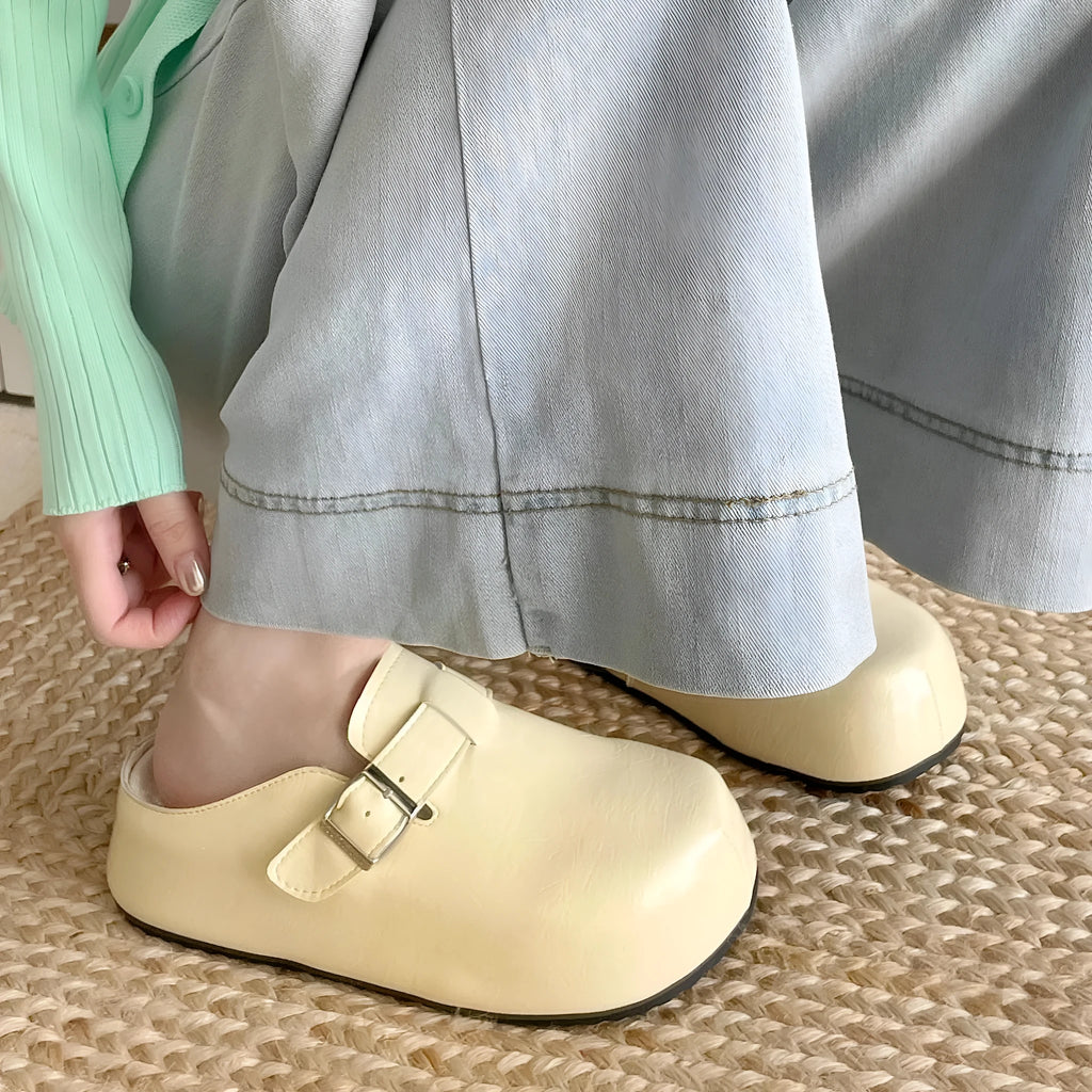 Flat buckle casual sneakers in yellow, round toe, PU upper, on a white background.
