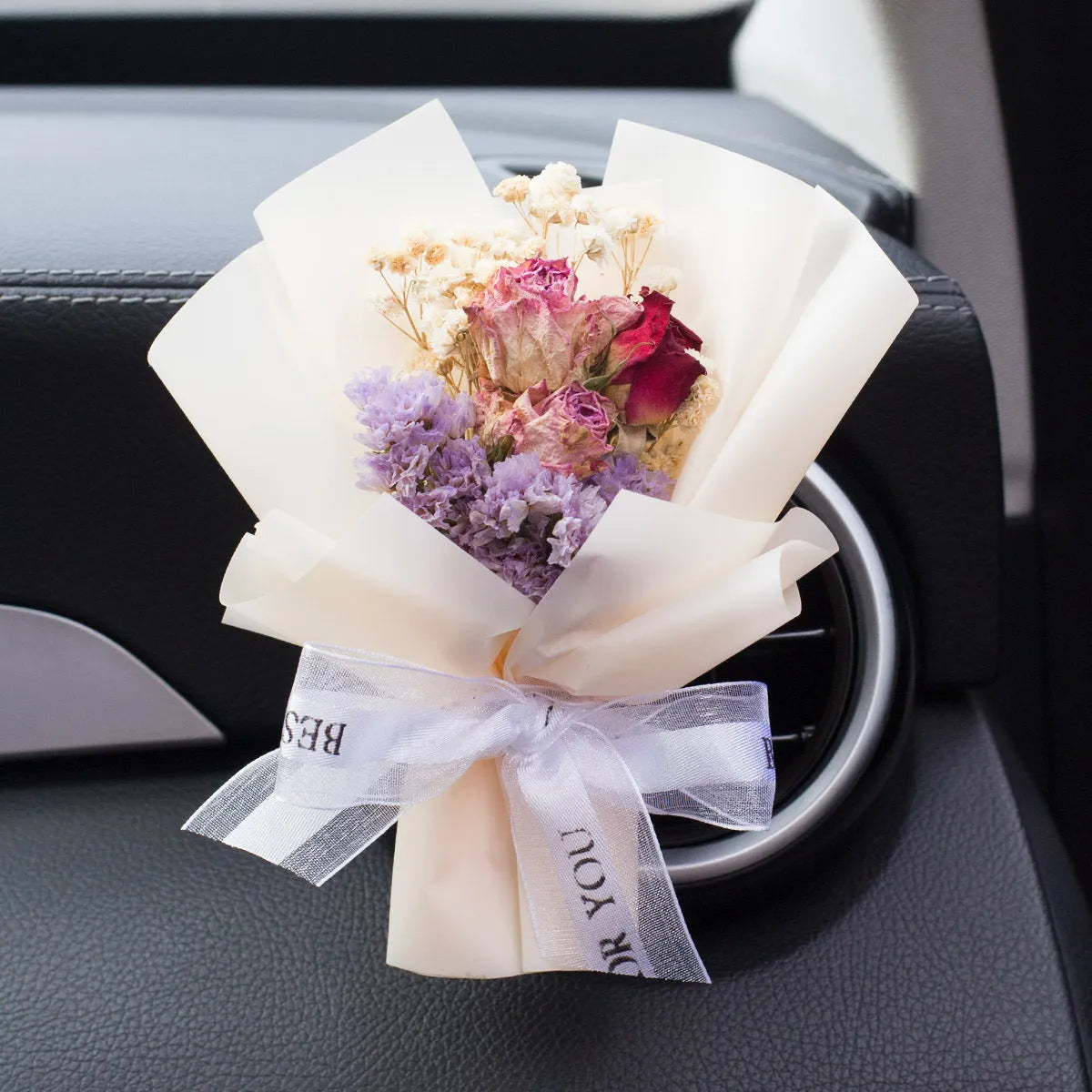 Handmade dried flower car vent aromatherapy ornament with fragrance slice