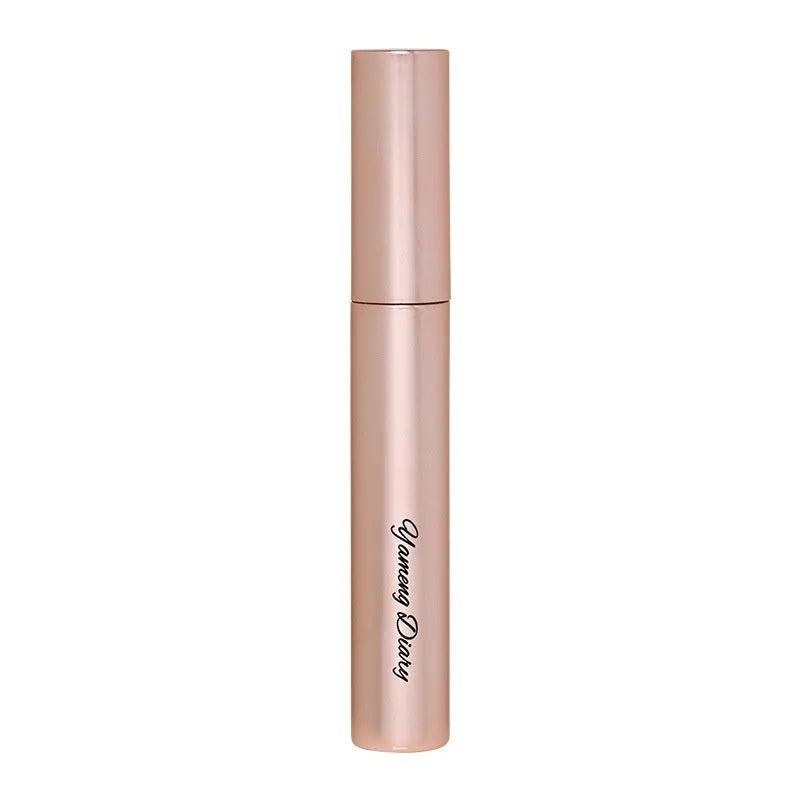 Long-lasting curling mascara in black and brown shades with curling wand applicator