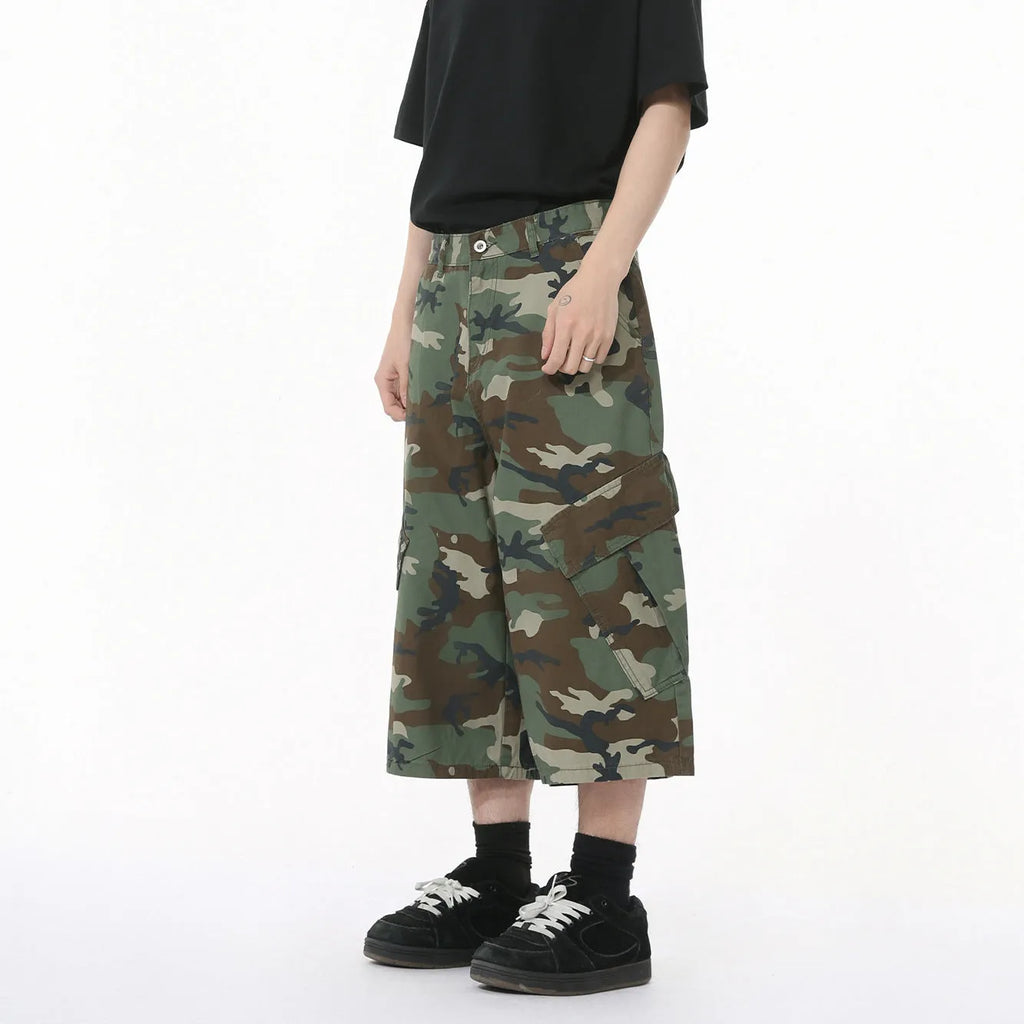 Men's camouflage cotton wide-leg trousers with large side pockets and cropped length