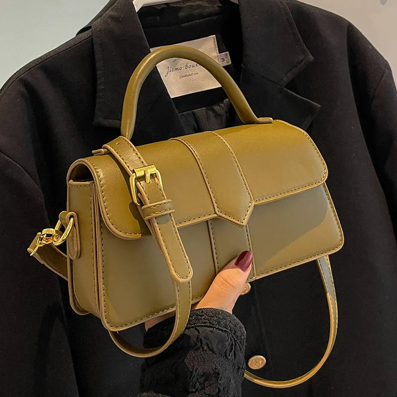 Women's horizontal square messenger bag in polyurethane leather with file compartment interior