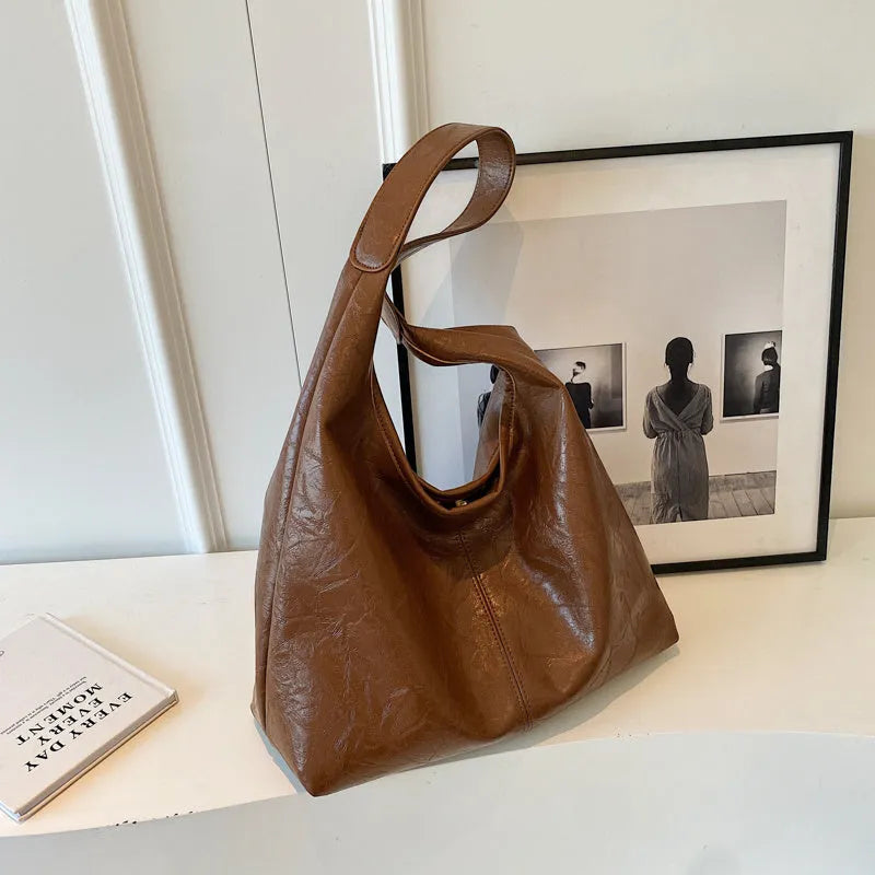 Soft PU leather casual shoulder bag with large capacity and street style design