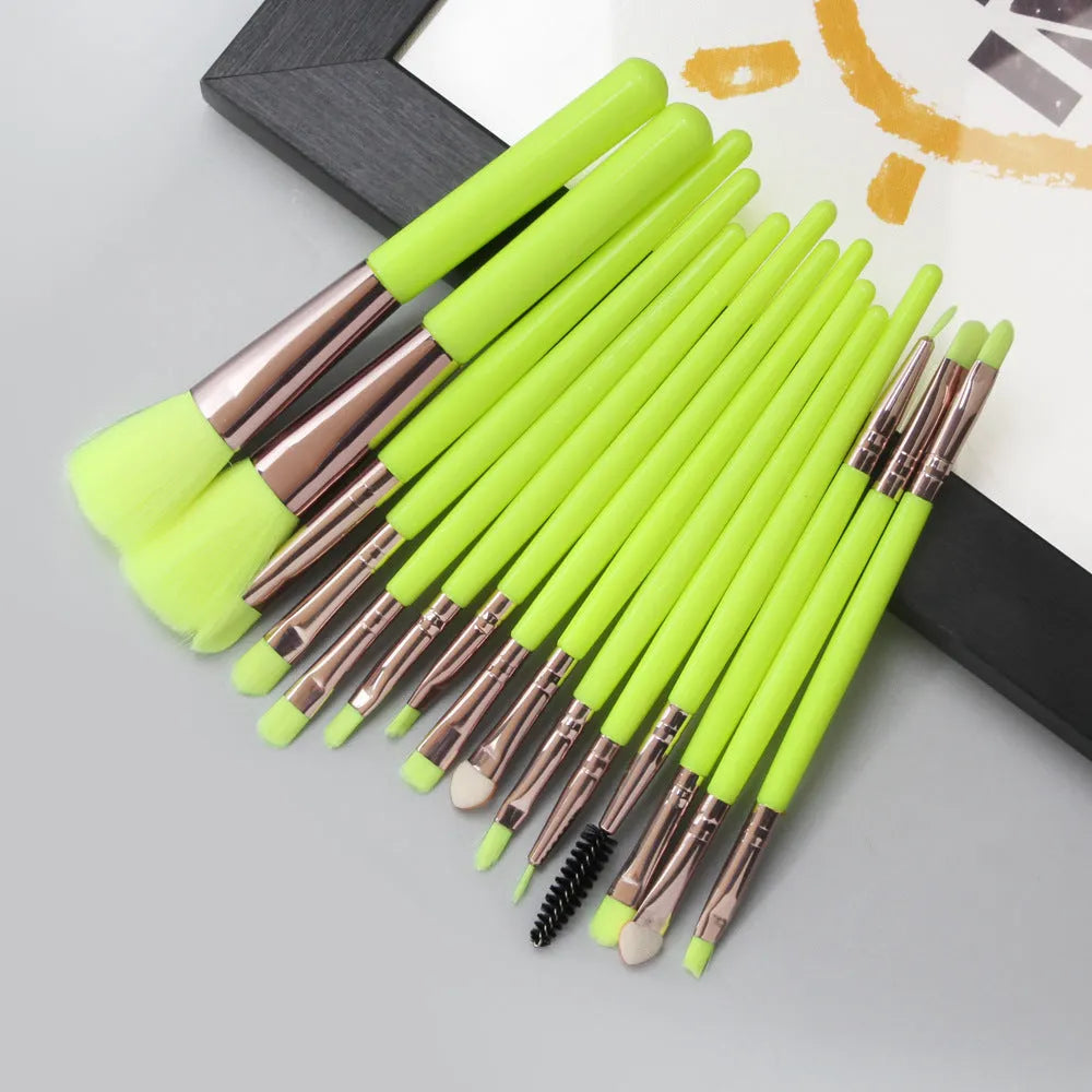 18-piece makeup brush set with fan brushes arranged on a table.