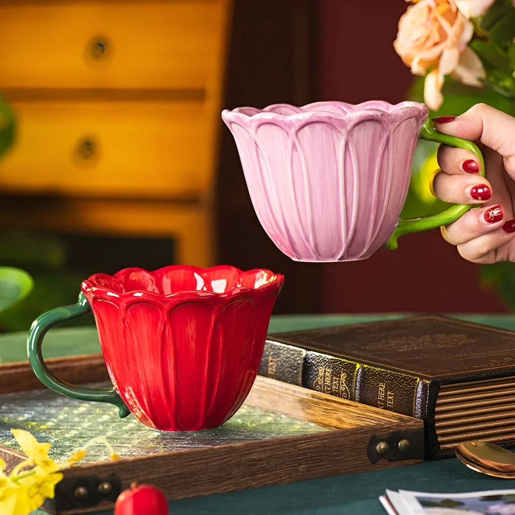 Ceramic breakfast cup with pastoral flower pattern, 500ml capacity, in red or purple