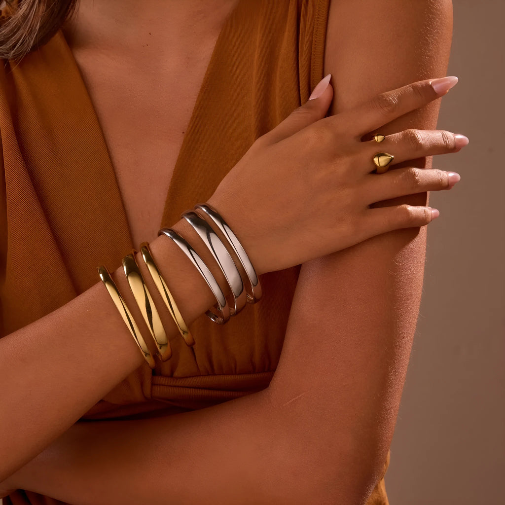 Women's stainless steel bracelet with 18K gold electroplating in geometric open design with line elements