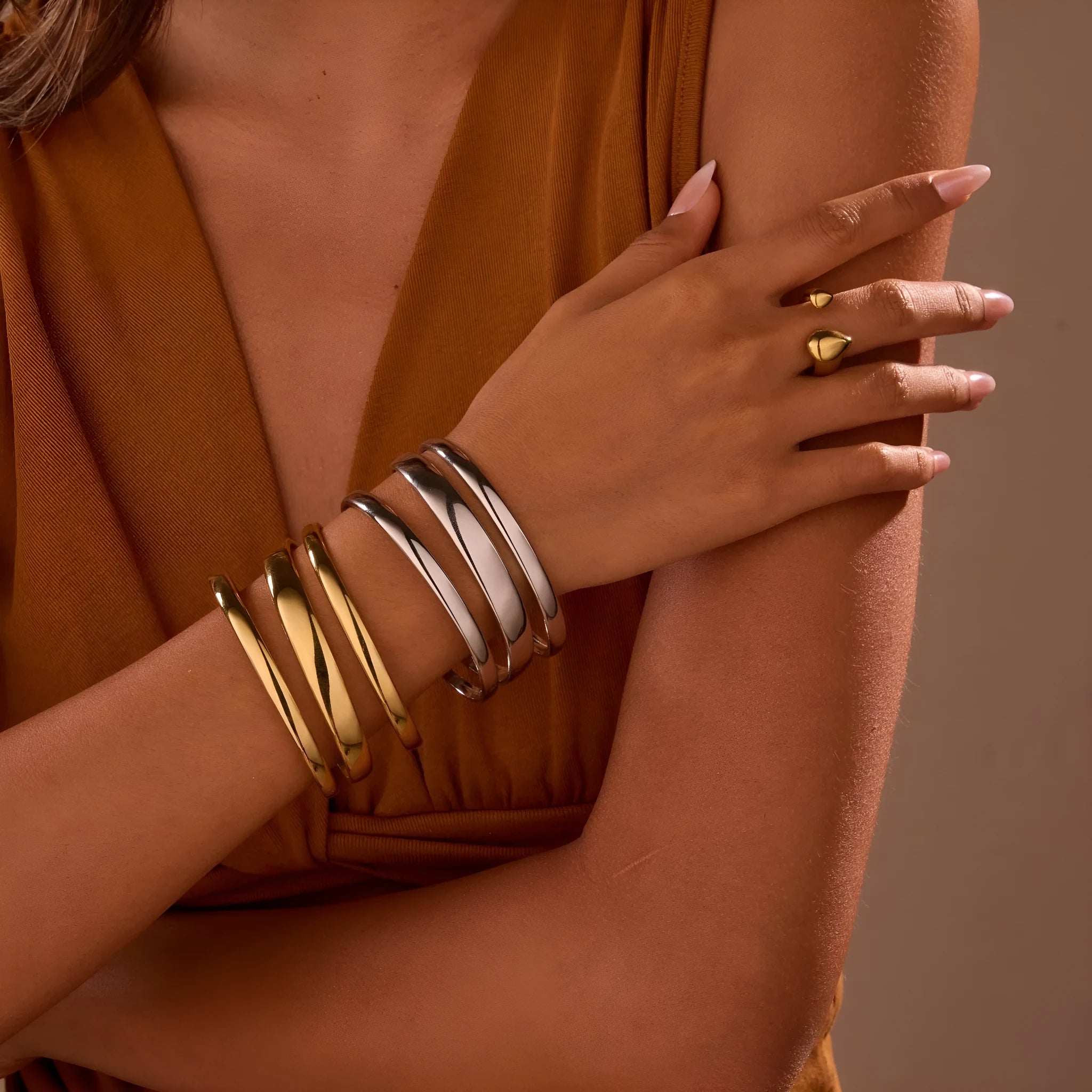 Women's stainless steel bracelet with 18K gold electroplating in geometric open design with line elements