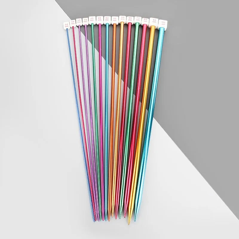 Set of aluminium crochet hooks in 14 sizes from 2.0mm to 10.0mm with protective end caps