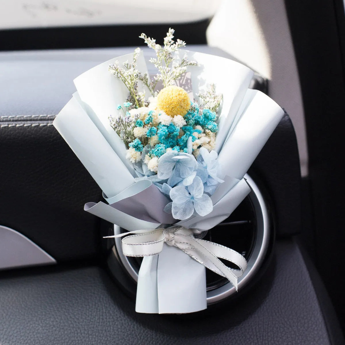 Handmade dried flower car vent aromatherapy ornament with fragrance slice