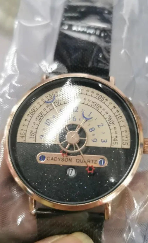 Men's gold and silver sports quartz wristwatch with 40mm dial and water resistance