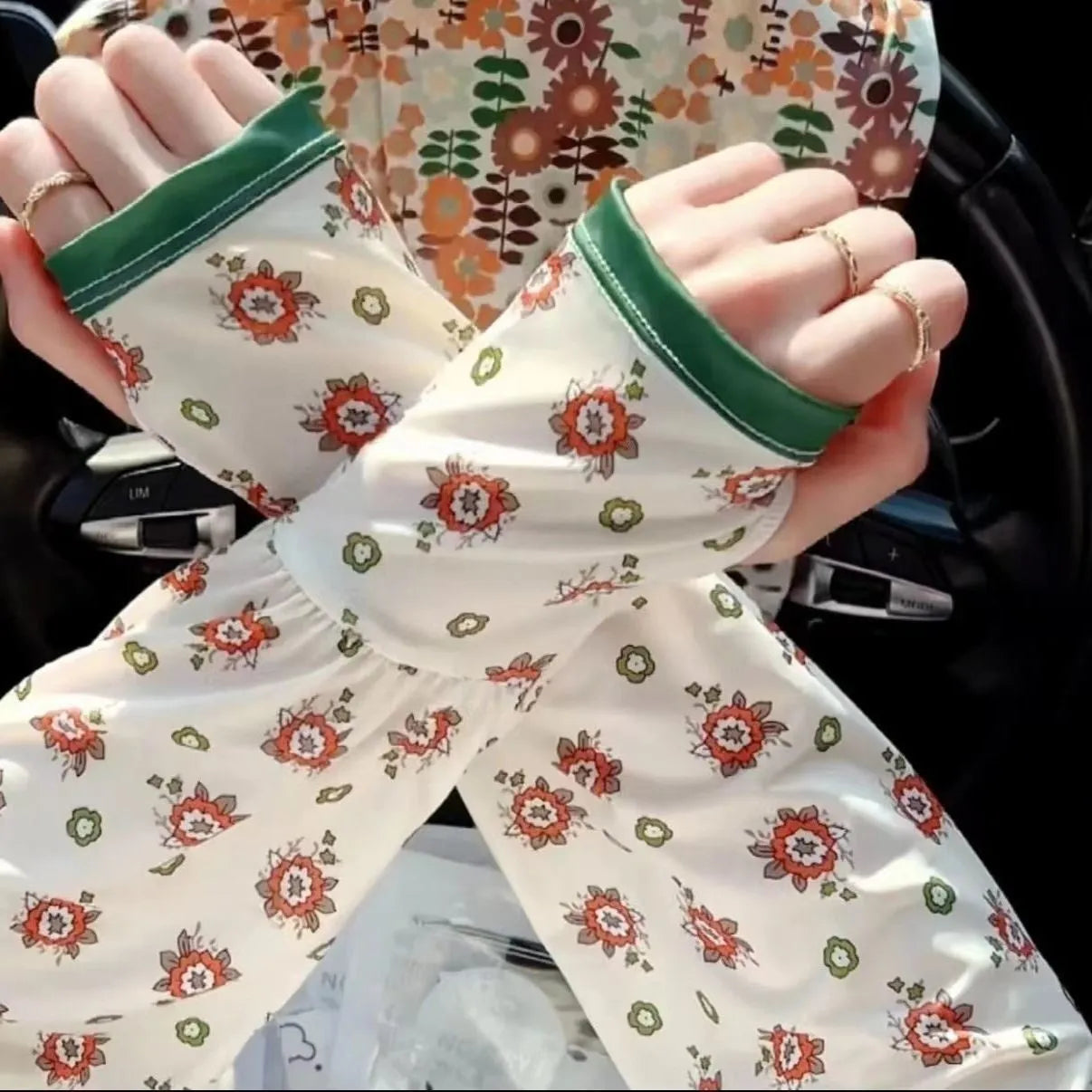Ice silk sun protection oversleeves in colourful patterns with UV protection for arms