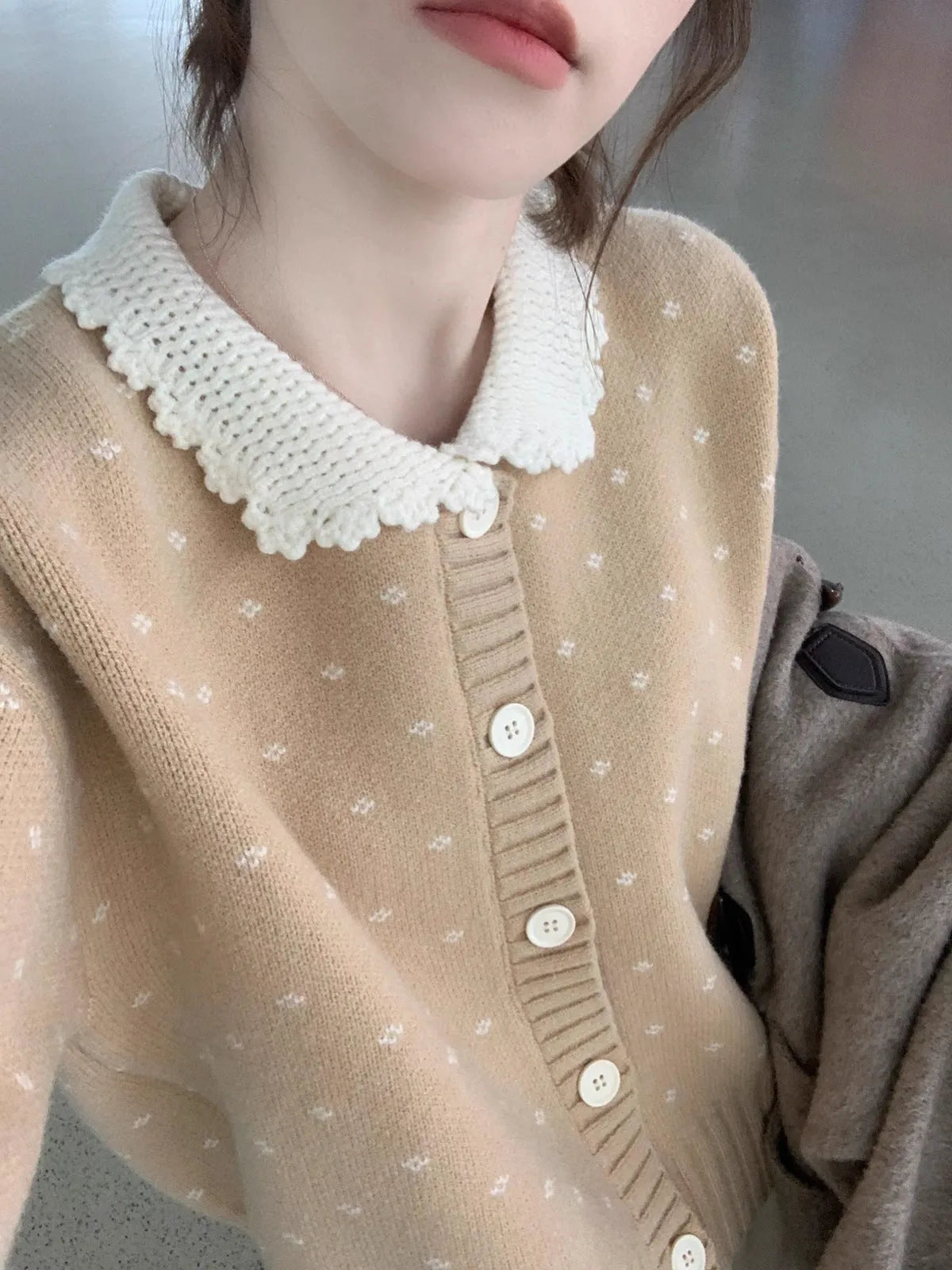 Floral pattern knitted cardigan coat with a Peter Pan collar in grey colour.