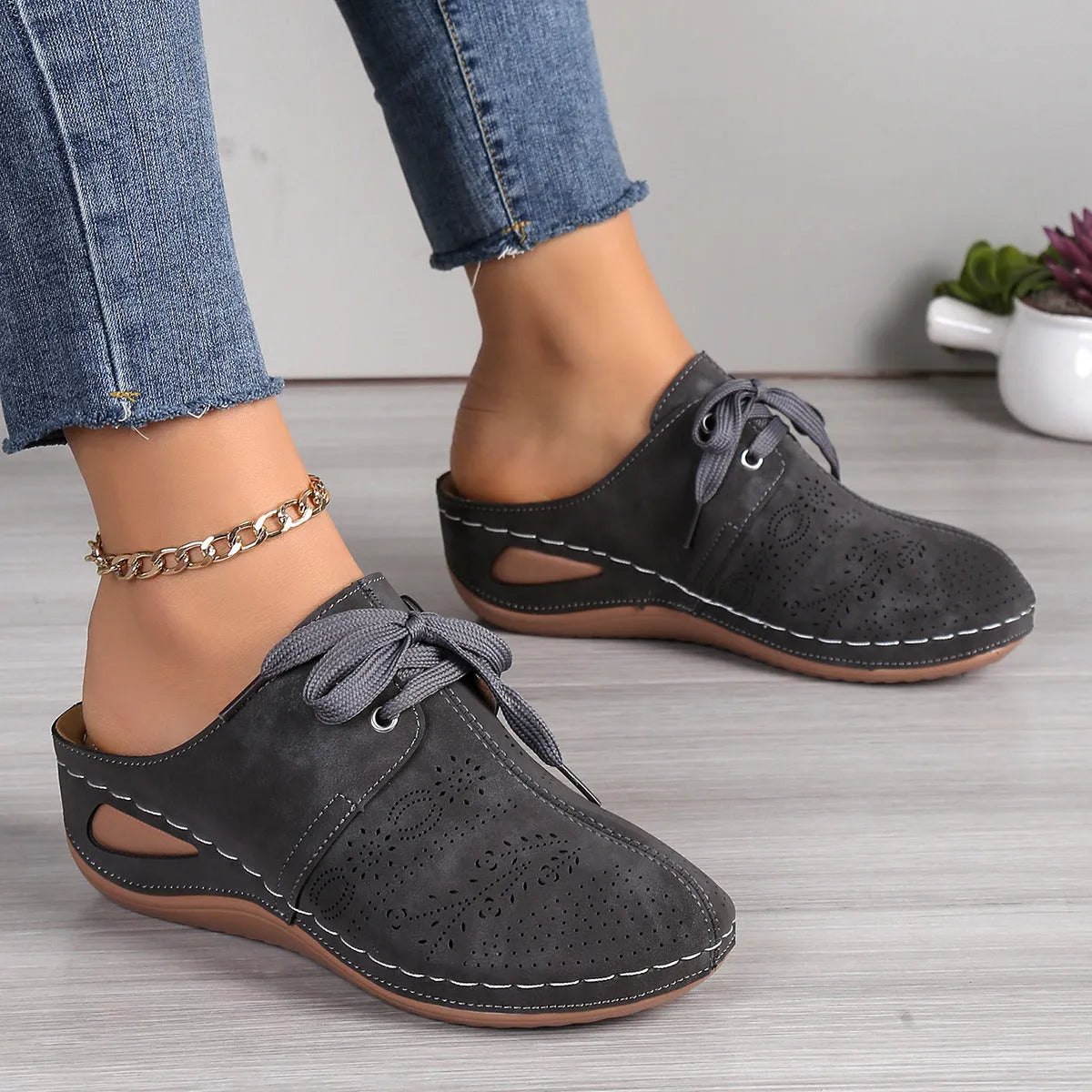 Women's lace-up wedge slippers in suede with hollow-out design and rubber sole