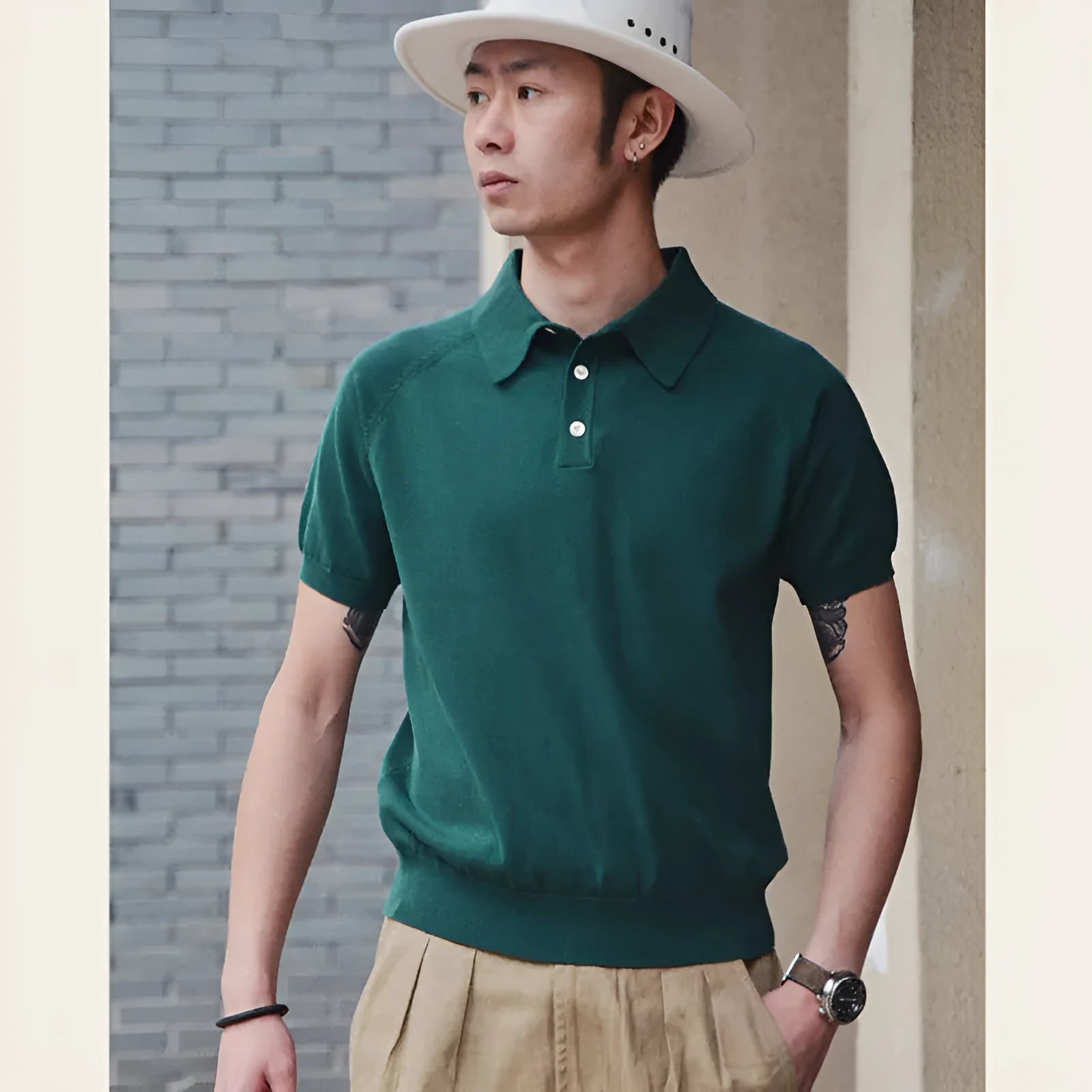 Men's solid-colour retro knitted cotton short-sleeved T-shirt in slim fit on a hanger.