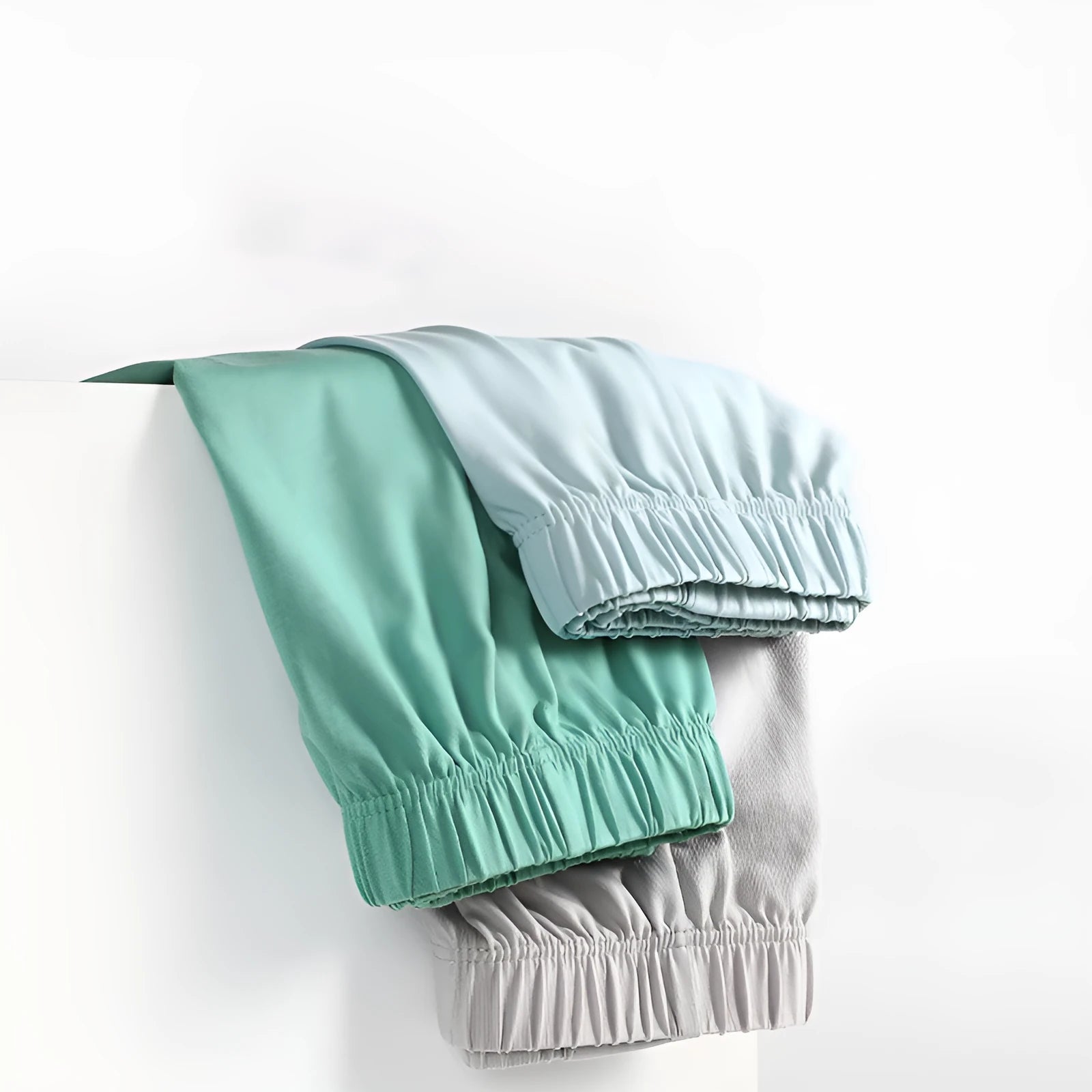 Men's loose-fitting cotton boxer shorts in solid colours with mid-waist design for casual loungewear