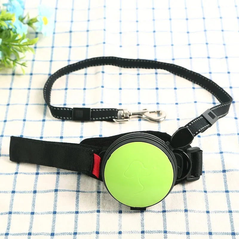 Automatic retractable pet leash extended to 3 metres with nylon rope and hands-free handle