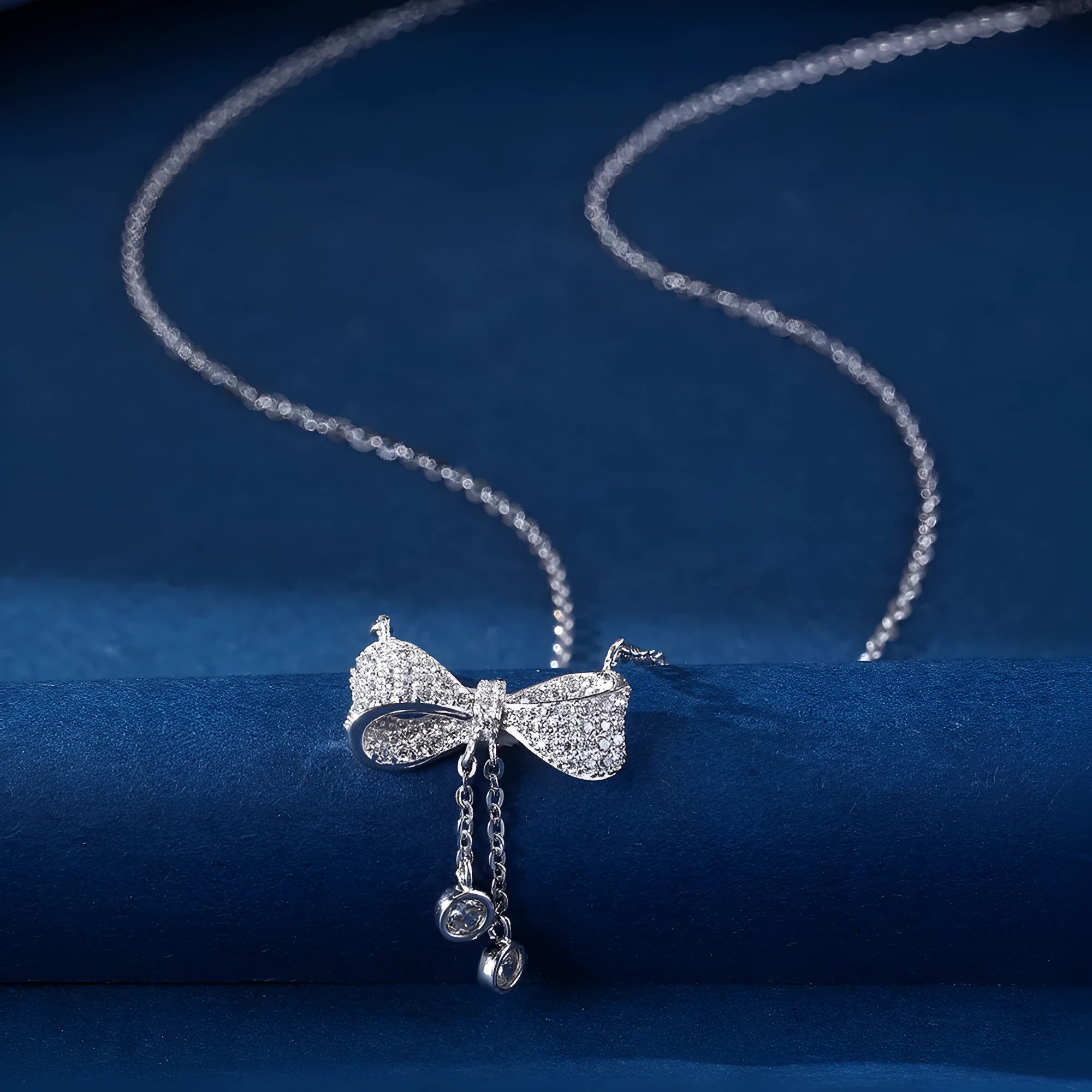 S925 sterling silver bow pendant necklace on woman with adjustable 40-45cm clavicle chain