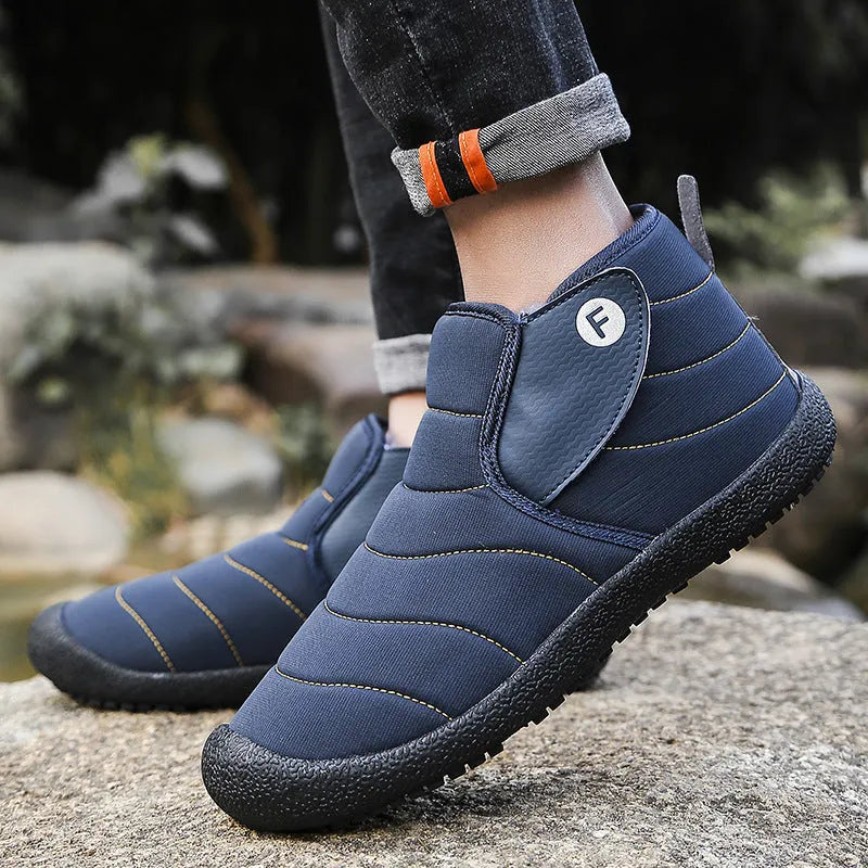 Men's waterproof snow boots in black, blue, green or yellow with a cotton upper and non-slip rubber sole