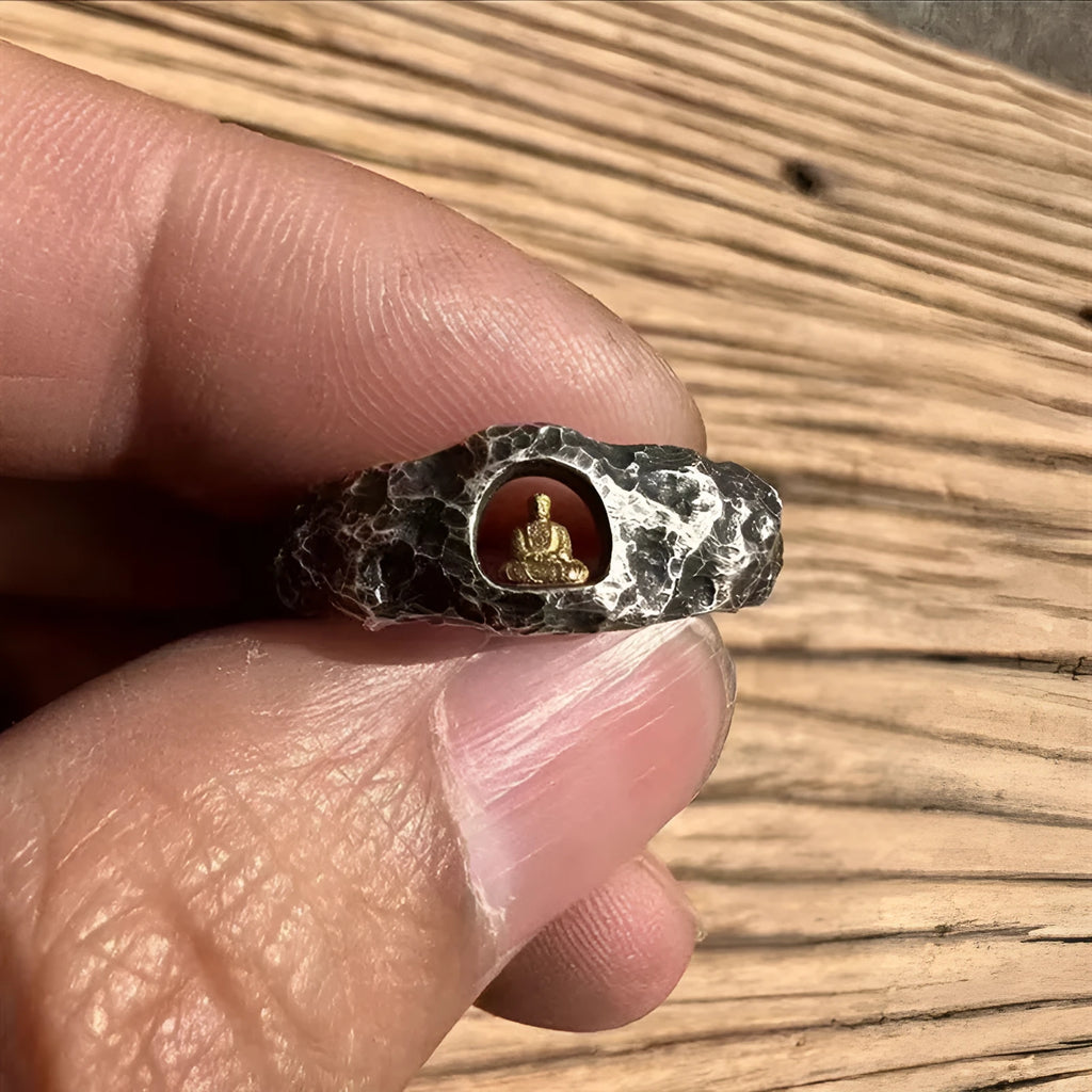 Hand-forged copper Buddha ring with grotto texture in retro style, size 8 unisex jewellery