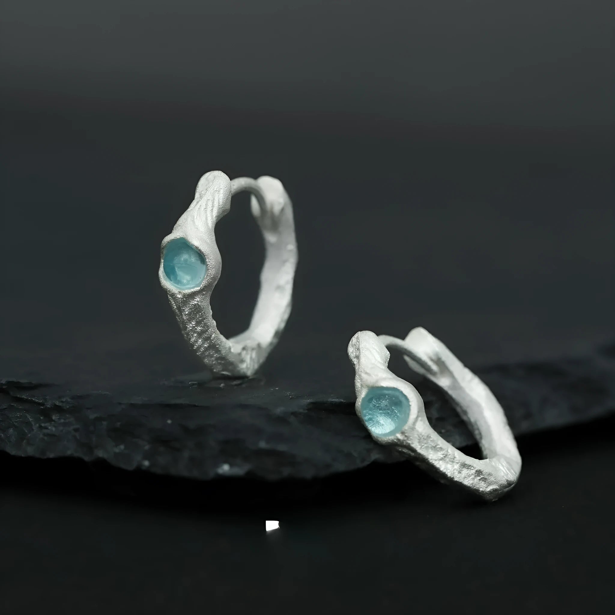 925 silver burnt silver finish geometric ear clip with round elements for women