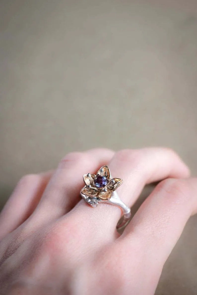 Silver two-tone alloy women's ring with geometric floral pattern, shown in UK size no.7