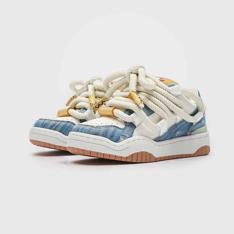 Casual low-top lace-up shoes in a solid colour with a round toe and thick rubber sole.