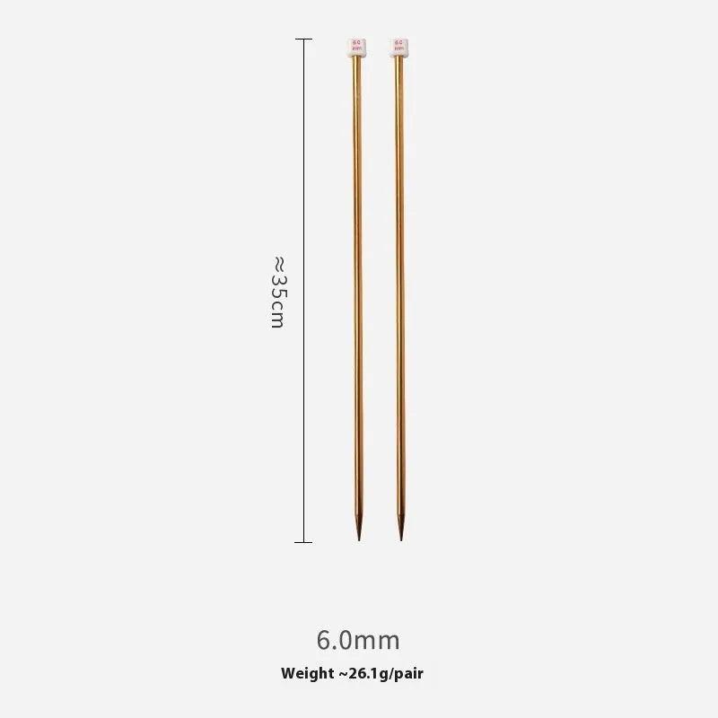 Set of aluminium crochet hooks in 14 sizes from 2.0mm to 10.0mm with protective end caps