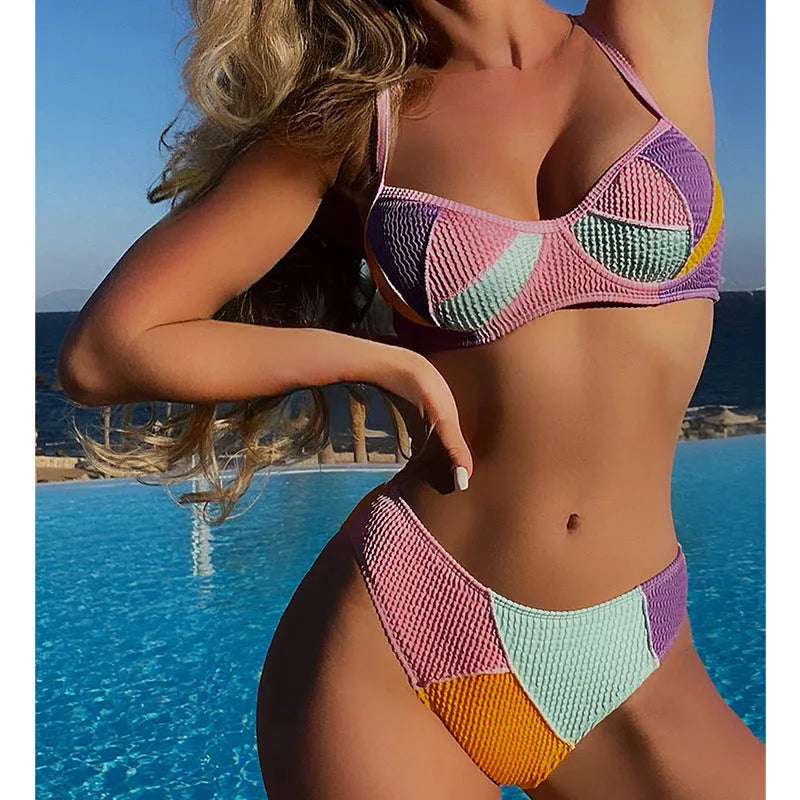 Ladies steel bracket push up bikini set in colour-matched design with sleeveless cut