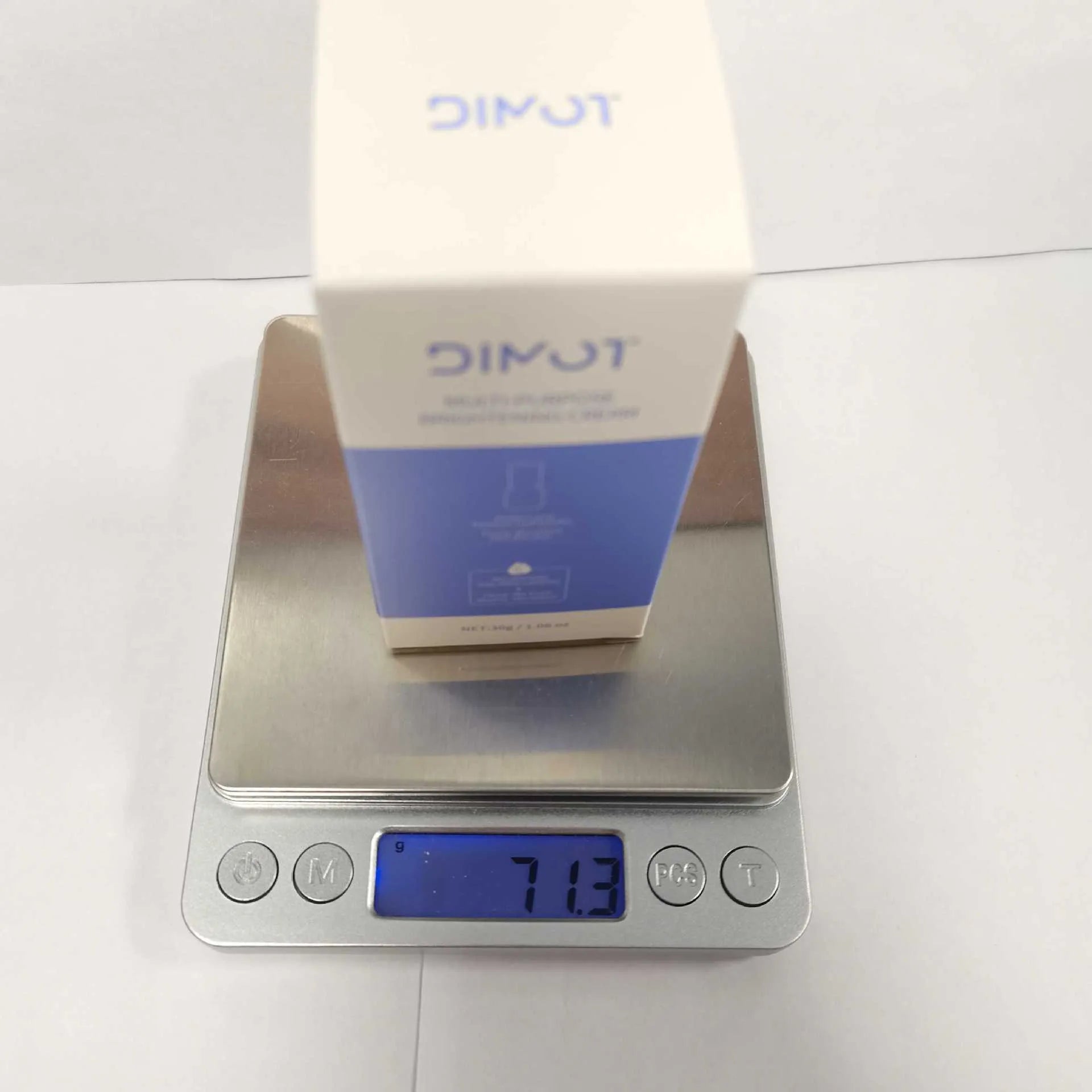 30ml tube of make-up primer moisturising cream for gentle pre-foundation skin care.