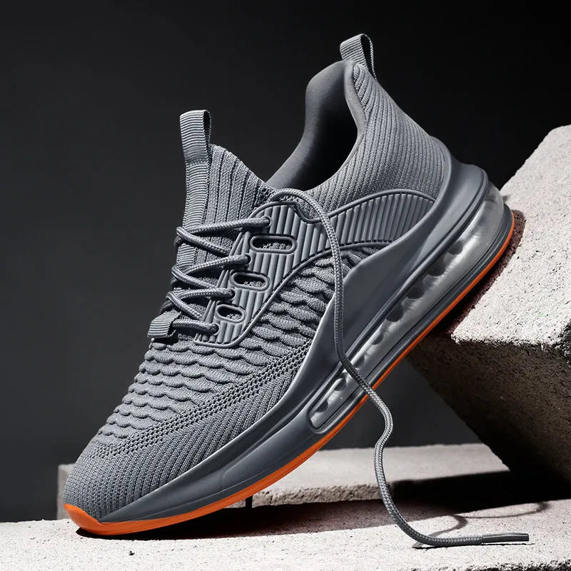 Men's low-top mesh running shoes with round toe and rubber sole in black colour