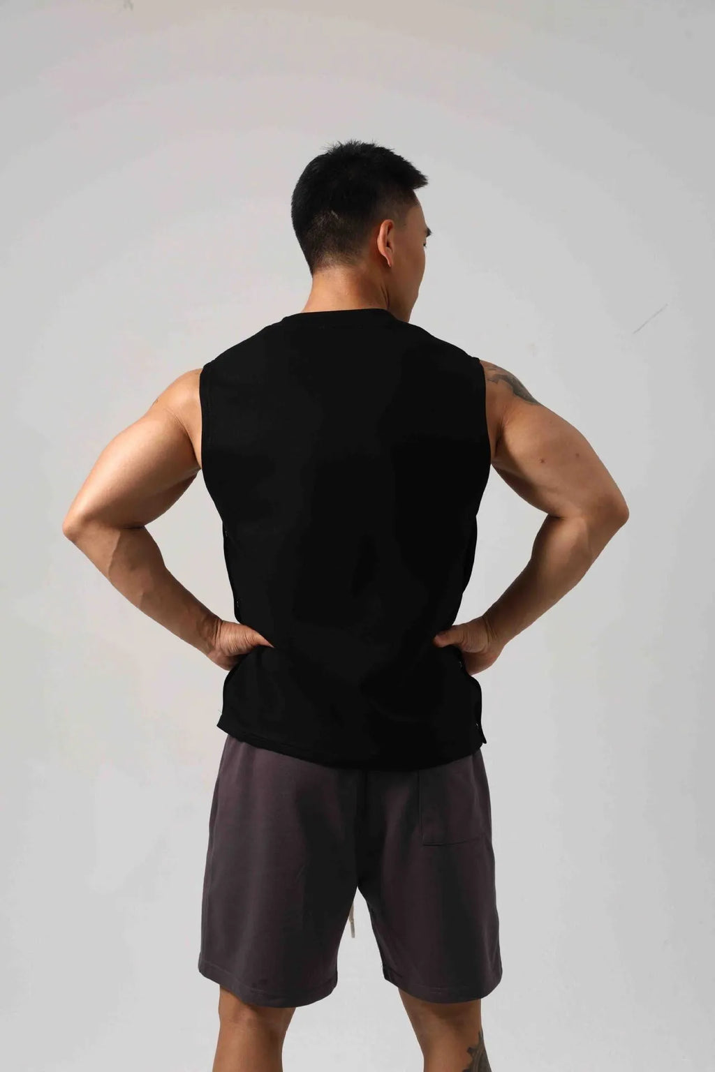 Men's loose cotton fitness vest with hidden hook side openings in black Korean style