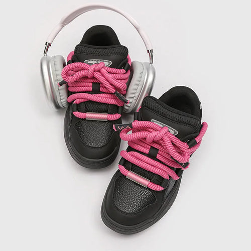 Casual low-top lace-up shoes in a solid colour with a round toe and thick rubber sole.