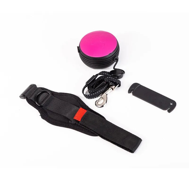Automatic retractable pet leash extended to 3 metres with nylon rope and hands-free handle