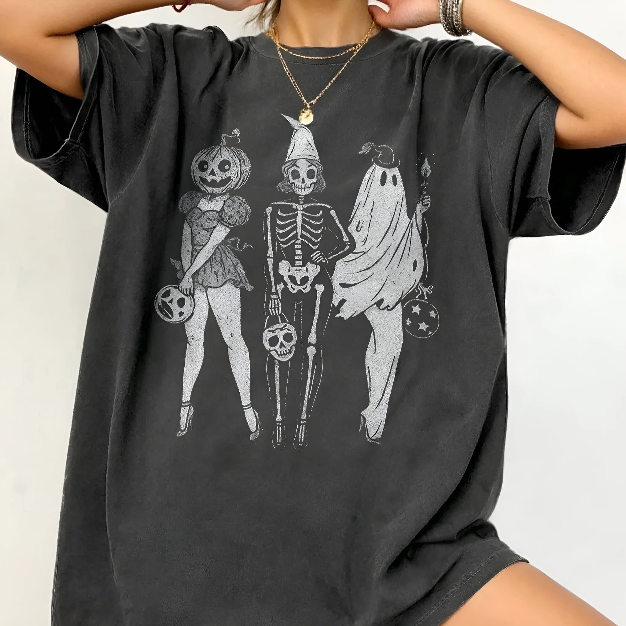 Straight-cut cotton summer t-shirt in loose fit with round neck and short sleeves