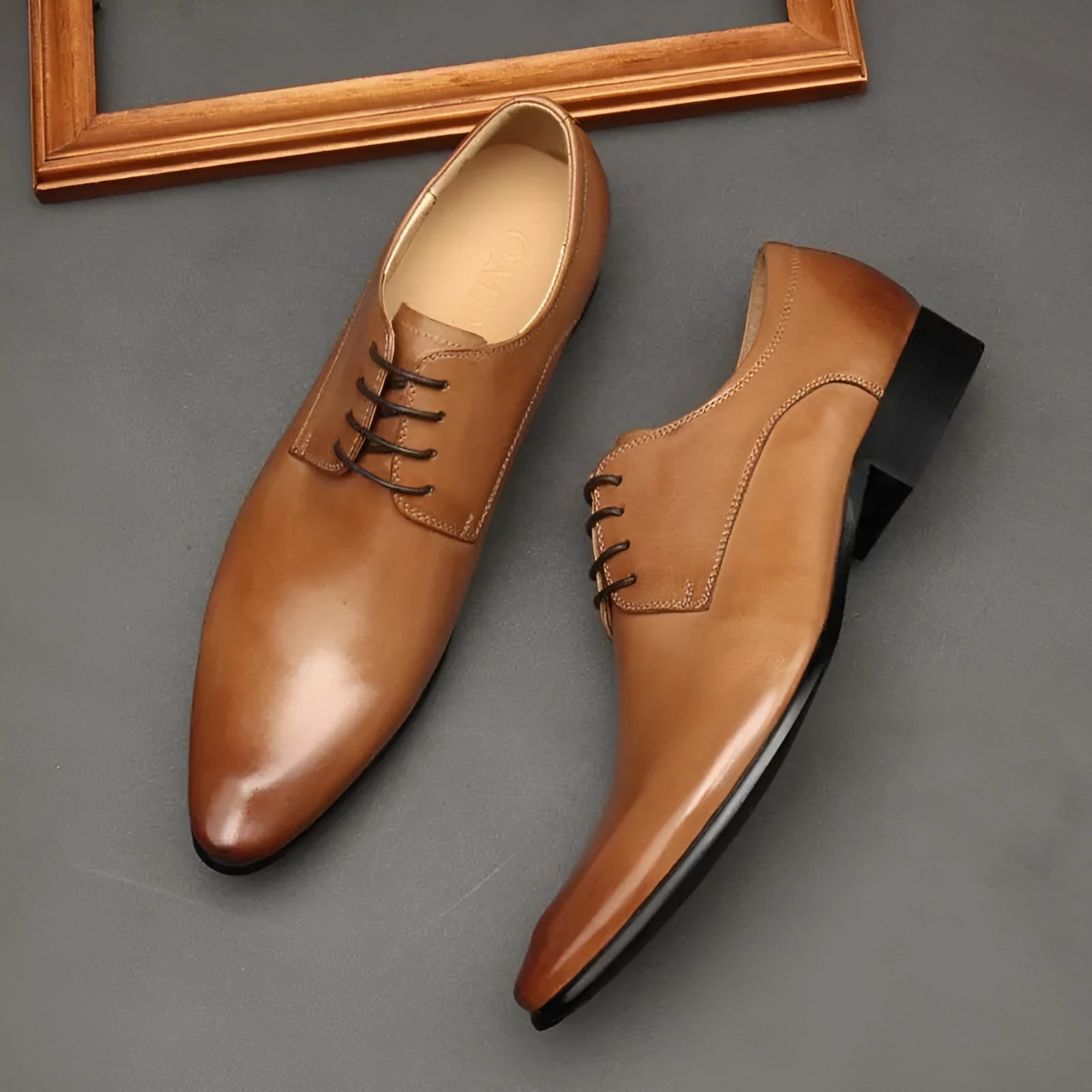 Men's pointed toe lace-up black leather business shoes with rubber sole and low upper height