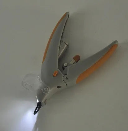 Battery-operated dog nail clipper with imitation bloodline guide on ABS plastic housing
