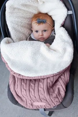 Envelope-style baby stroller sleeping bag in a plain colour with thick cotton wool filling and lamb cashmere lining.