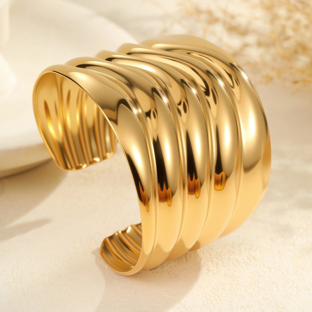 Women's fashion bracelet with gold-plated wave design and geometric elements